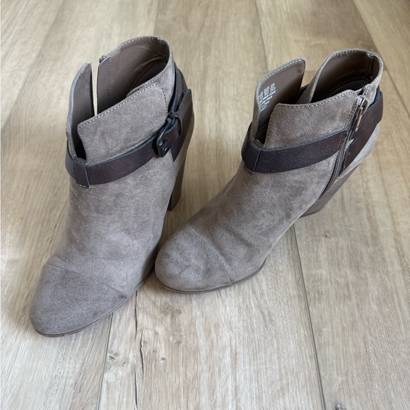 Carlos by Carlos Santana Taupe Ankle Booties - Picture 1 of 6